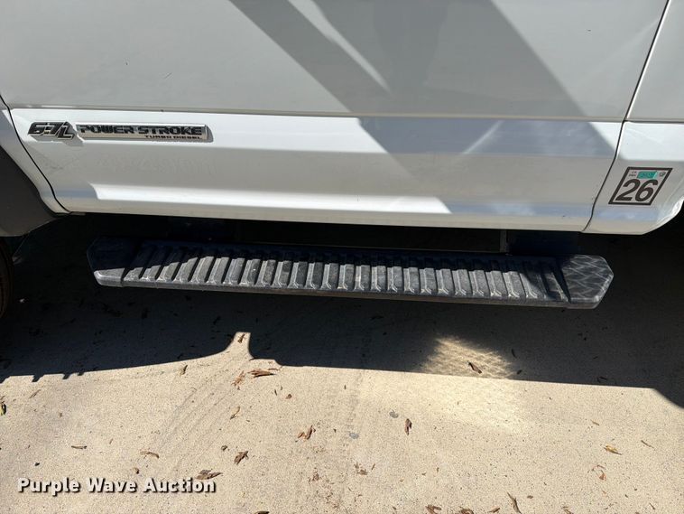 image for item FI2061 2022 Ford F450 Super Duty flatbed truck