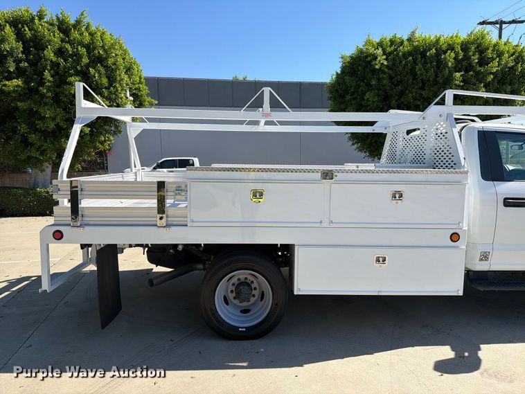 image for item FI2061 2022 Ford F450 Super Duty flatbed truck