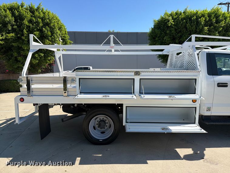 image for item FI2061 2022 Ford F450 Super Duty flatbed truck