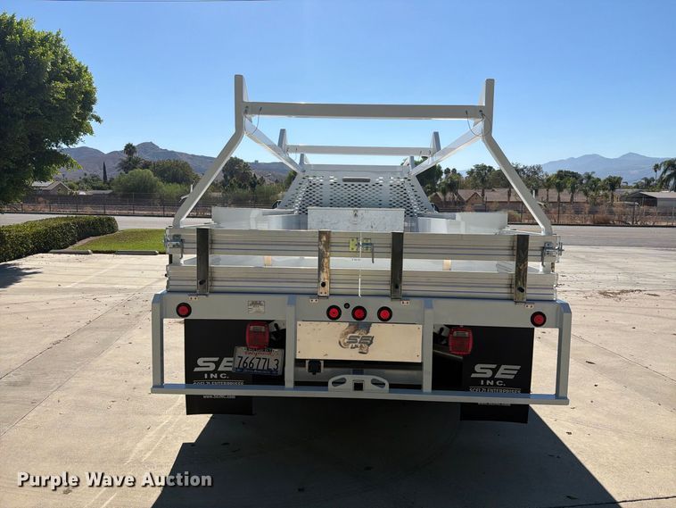 image for item FI2061 2022 Ford F450 Super Duty flatbed truck