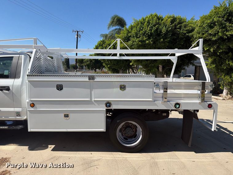 image for item FI2061 2022 Ford F450 Super Duty flatbed truck