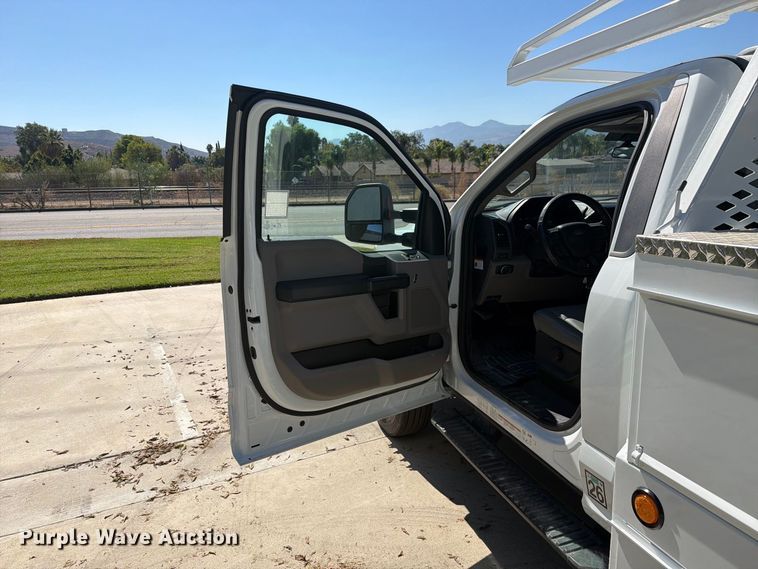 image for item FI2061 2022 Ford F450 Super Duty flatbed truck