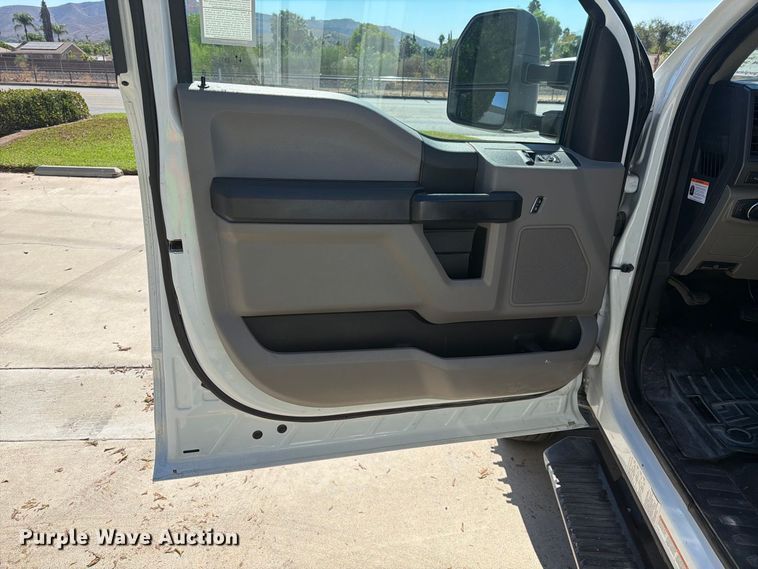 image for item FI2061 2022 Ford F450 Super Duty flatbed truck