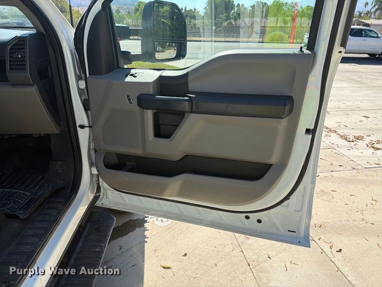 image for item FI2061 2022 Ford F450 Super Duty flatbed truck