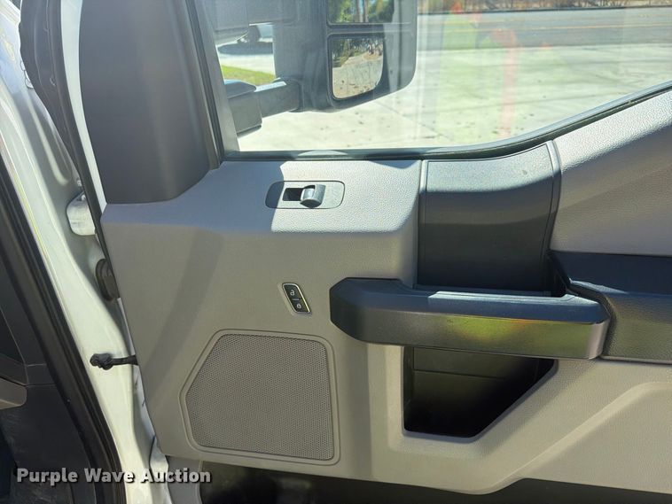 image for item FI2061 2022 Ford F450 Super Duty flatbed truck