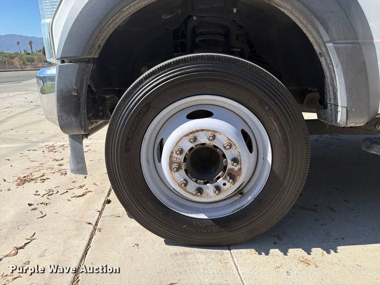 image for item FI2061 2022 Ford F450 Super Duty flatbed truck