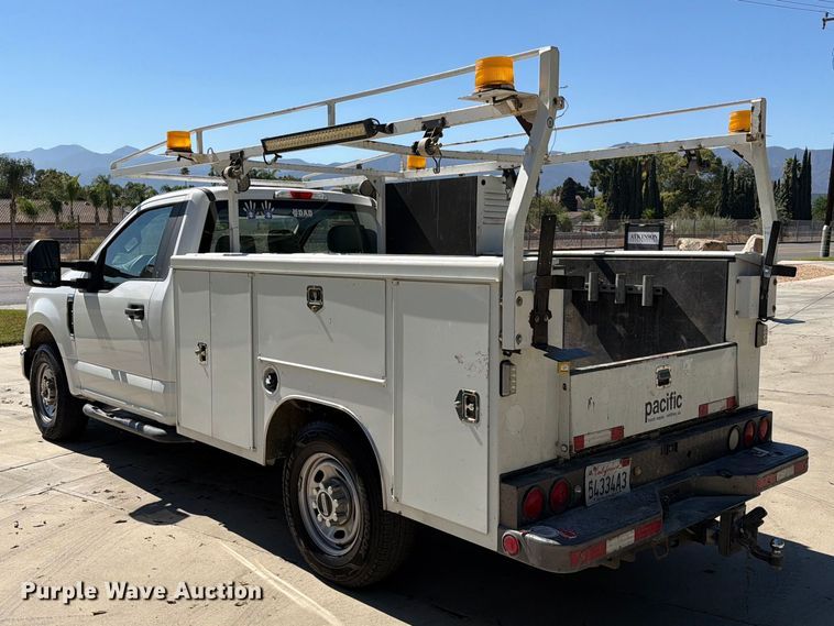 image for item FI2062 2020 Ford F250 Super Duty utility bed pickup truck