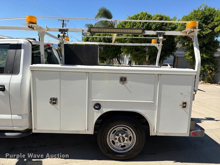 image for item FI2062 2020 Ford F250 Super Duty utility bed pickup truck