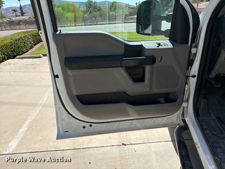 image for item FI2062 2020 Ford F250 Super Duty utility bed pickup truck