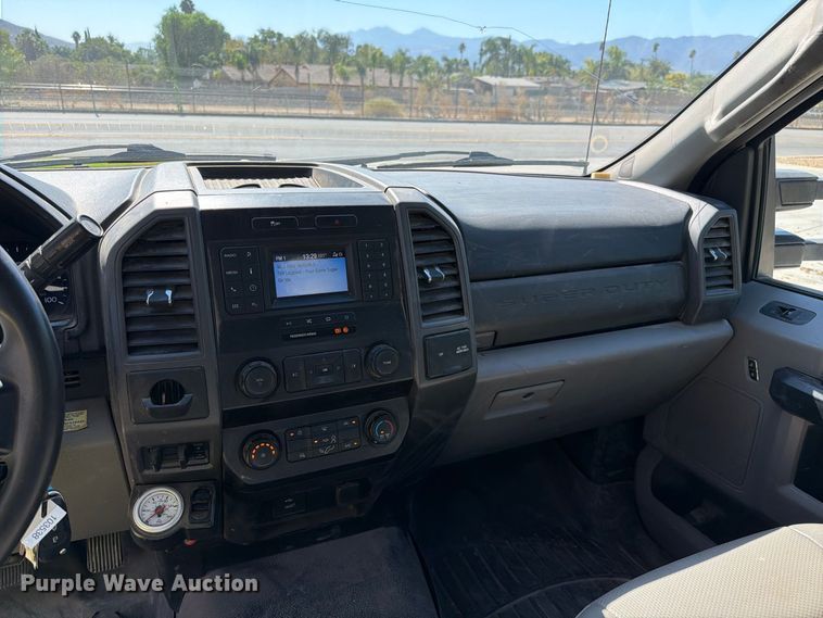image for item FI2062 2020 Ford F250 Super Duty utility bed pickup truck
