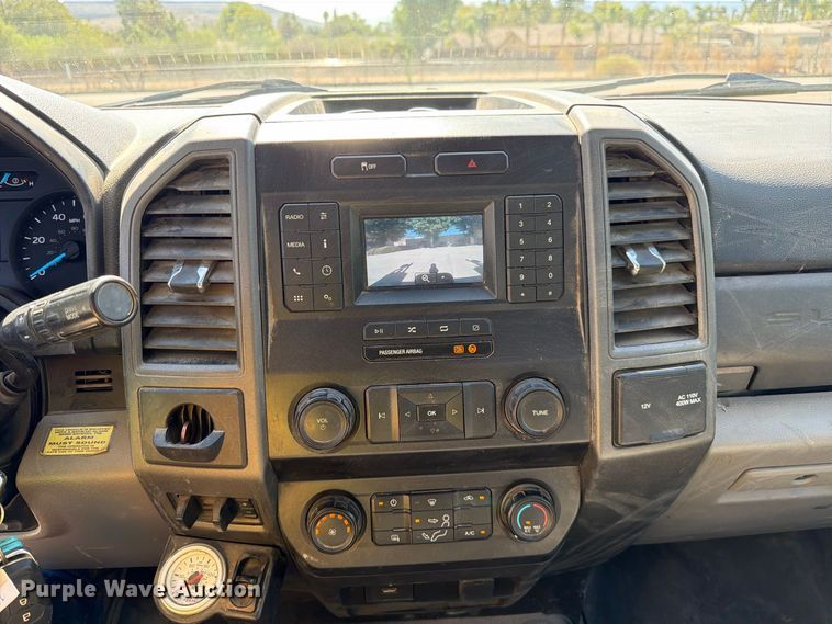image for item FI2062 2020 Ford F250 Super Duty utility bed pickup truck