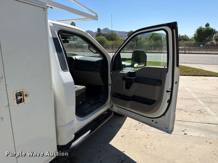 image for item FI2062 2020 Ford F250 Super Duty utility bed pickup truck