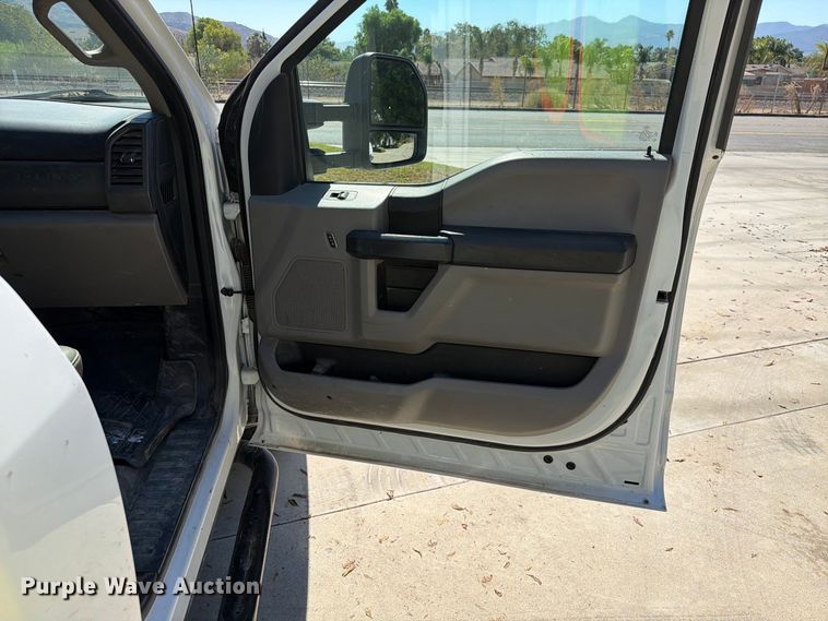 image for item FI2062 2020 Ford F250 Super Duty utility bed pickup truck