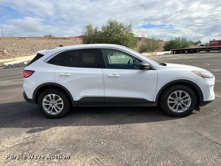 image for item FI2074 2022 Ford Escape SE SUV