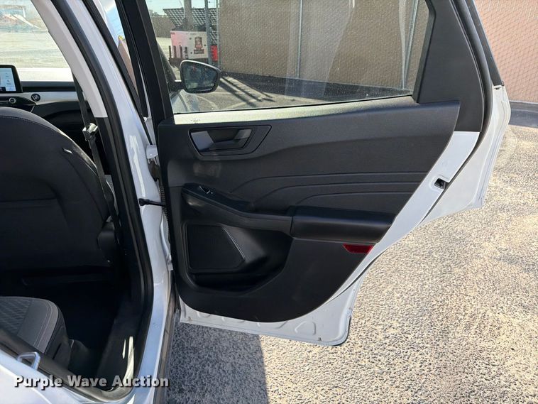 image for item FI2074 2022 Ford Escape SE SUV