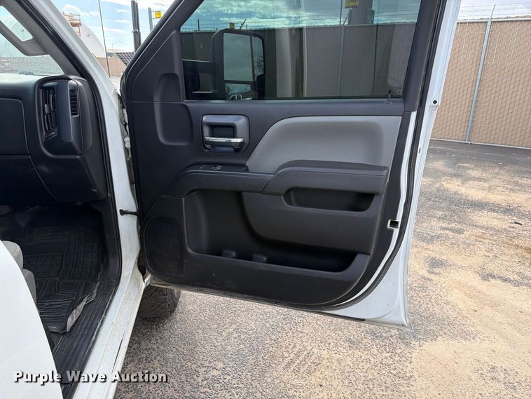image for item FI2075 2019 Chevrolet Silverado 2500HD Ext. Cab pickup truck