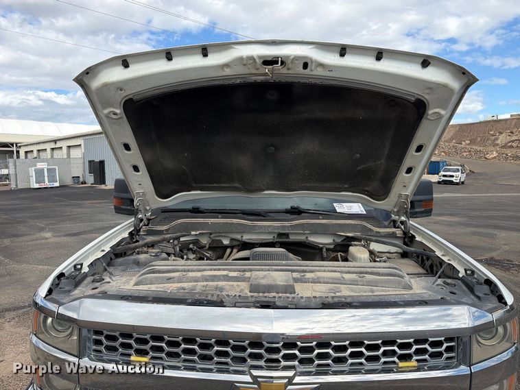 image for item FI2075 2019 Chevrolet Silverado 2500HD Ext. Cab pickup truck