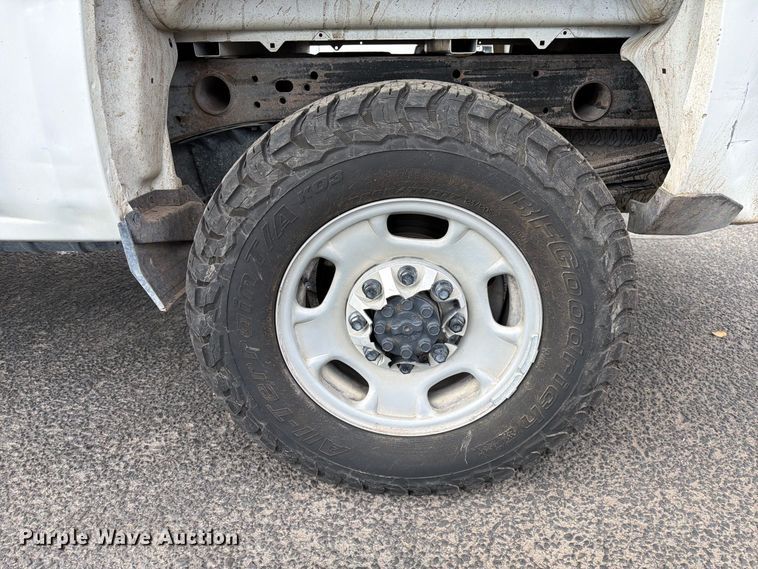 image for item FI2075 2019 Chevrolet Silverado 2500HD Ext. Cab pickup truck