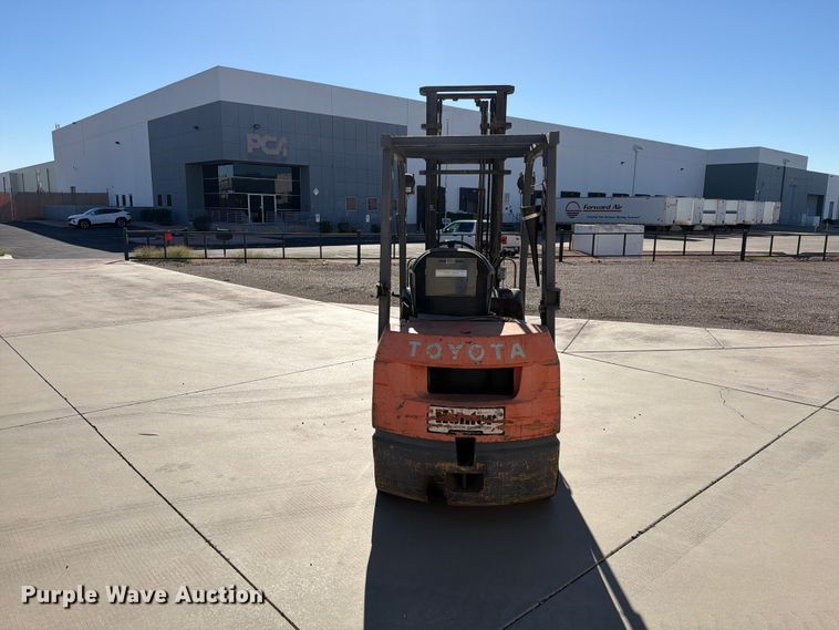image for item FI2085 2003 Toyota 7FGU18 forklift