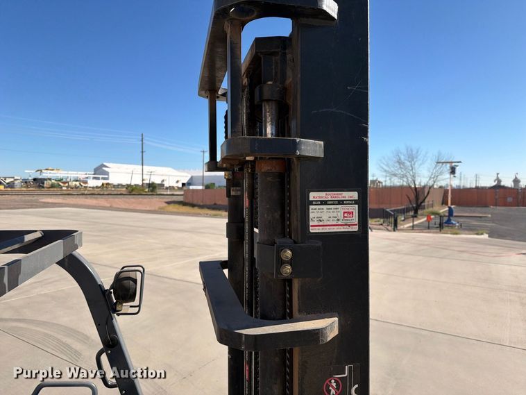 image for item FI2085 2003 Toyota 7FGU18 forklift