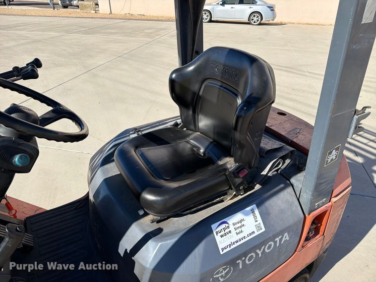 image for item FI2085 2003 Toyota 7FGU18 forklift
