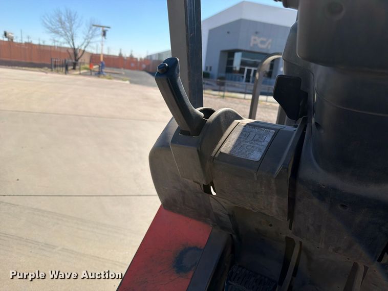 image for item FI2085 2003 Toyota 7FGU18 forklift