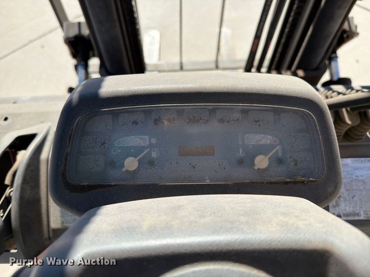 image for item FI2085 2003 Toyota 7FGU18 forklift