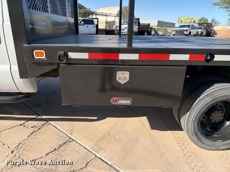 image for item FI2087 2011 Ford F550 Super Duty Crew Cab flatbed truck
