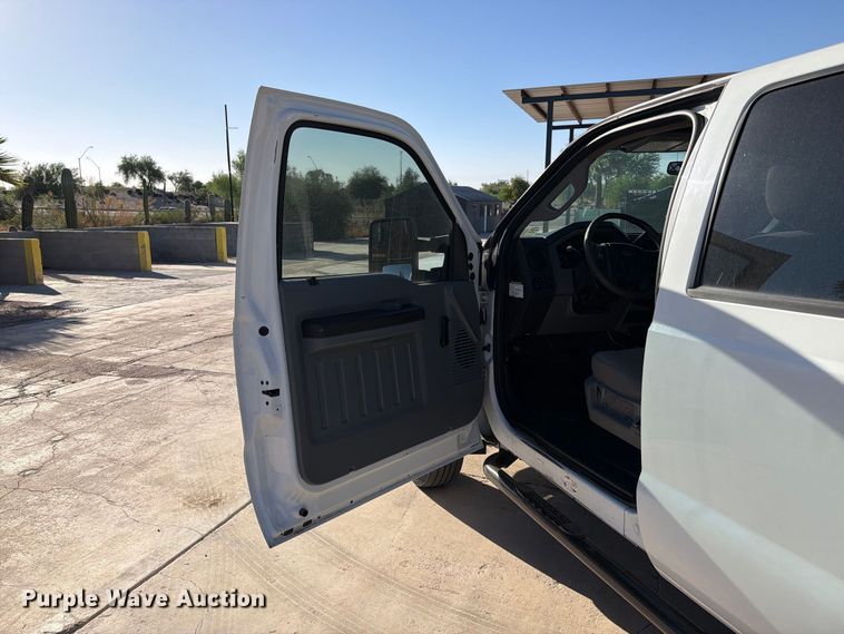 image for item FI2087 2011 Ford F550 Super Duty Crew Cab flatbed truck