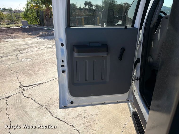 image for item FI2087 2011 Ford F550 Super Duty Crew Cab flatbed truck