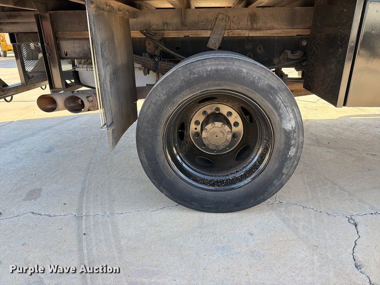 image for item FI2087 2011 Ford F550 Super Duty Crew Cab flatbed truck