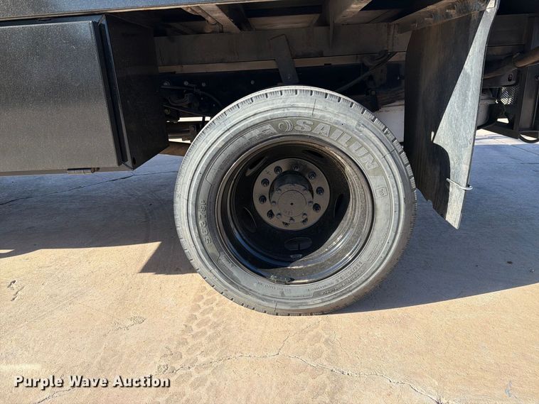 image for item FI2087 2011 Ford F550 Super Duty Crew Cab flatbed truck