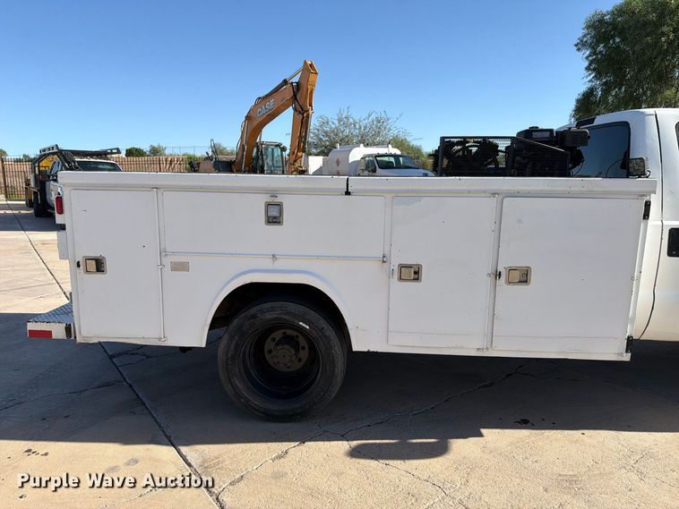 image for item FI2088 1999 Ford F550 utility / service truck