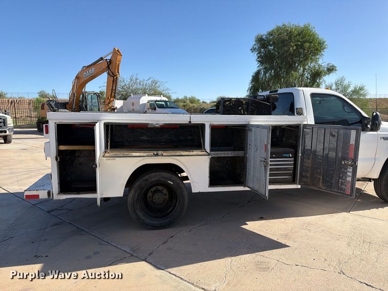 image for item FI2088 1999 Ford F550 utility / service truck