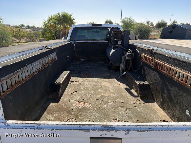image for item FI2088 1999 Ford F550 utility / service truck