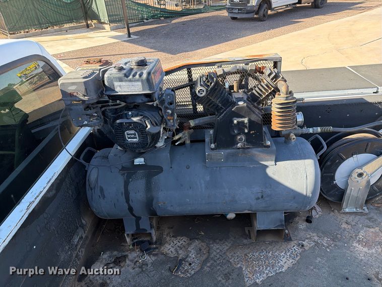 image for item FI2088 1999 Ford F550 utility / service truck