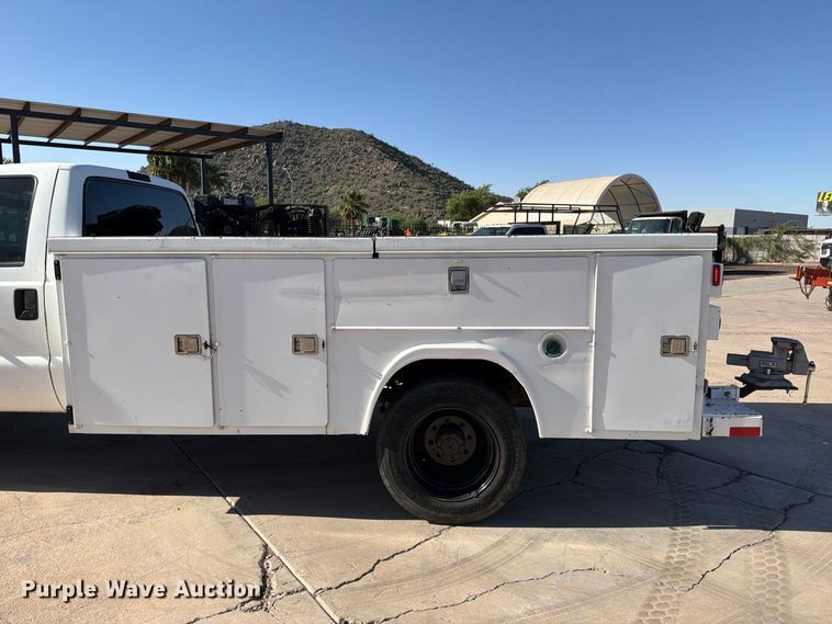 image for item FI2088 1999 Ford F550 utility / service truck