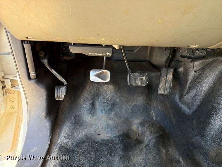 image for item FI2088 1999 Ford F550 utility / service truck