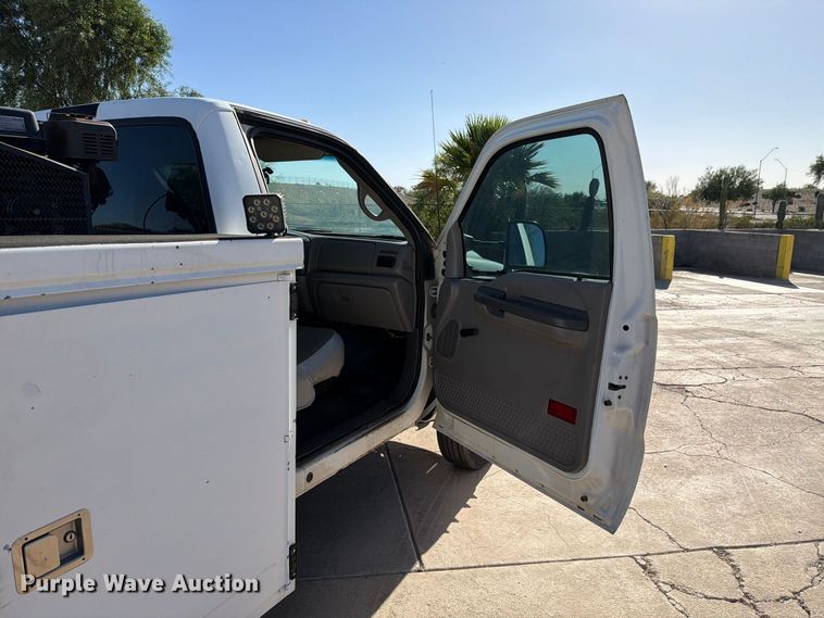 image for item FI2088 1999 Ford F550 utility / service truck