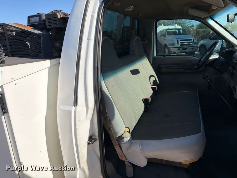 image for item FI2088 1999 Ford F550 utility / service truck