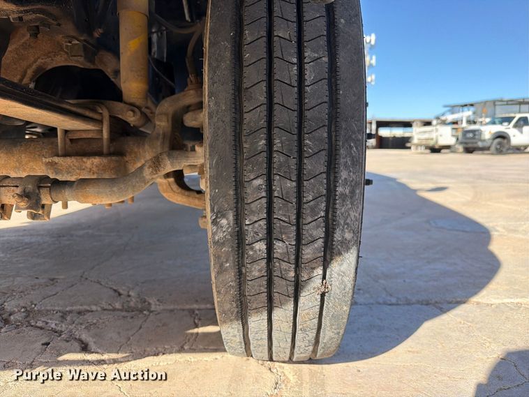 image for item FI2088 1999 Ford F550 utility / service truck