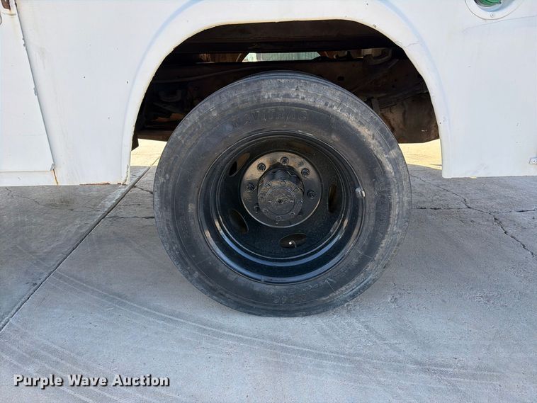image for item FI2088 1999 Ford F550 utility / service truck