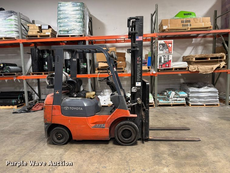 image for item FI2107 2001 Toyota 7FGU18 forklift