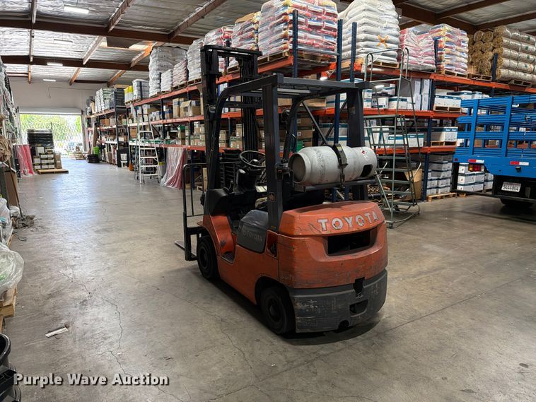 image for item FI2107 2001 Toyota 7FGU18 forklift