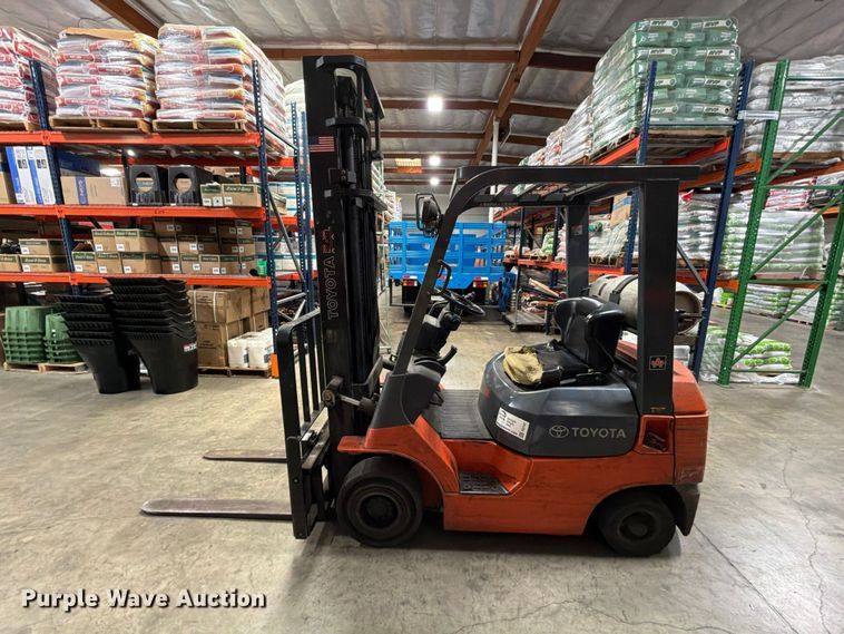 image for item FI2107 2001 Toyota 7FGU18 forklift