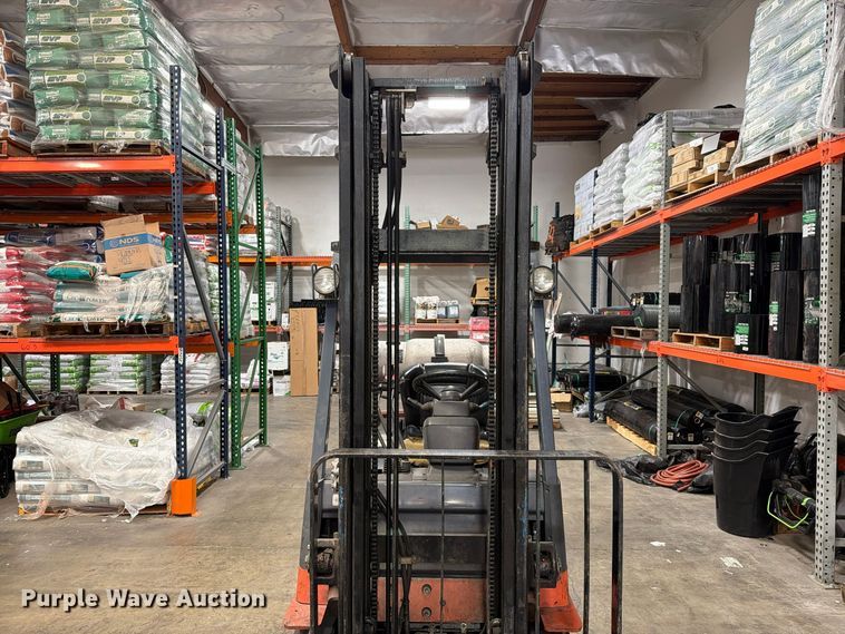 image for item FI2107 2001 Toyota 7FGU18 forklift