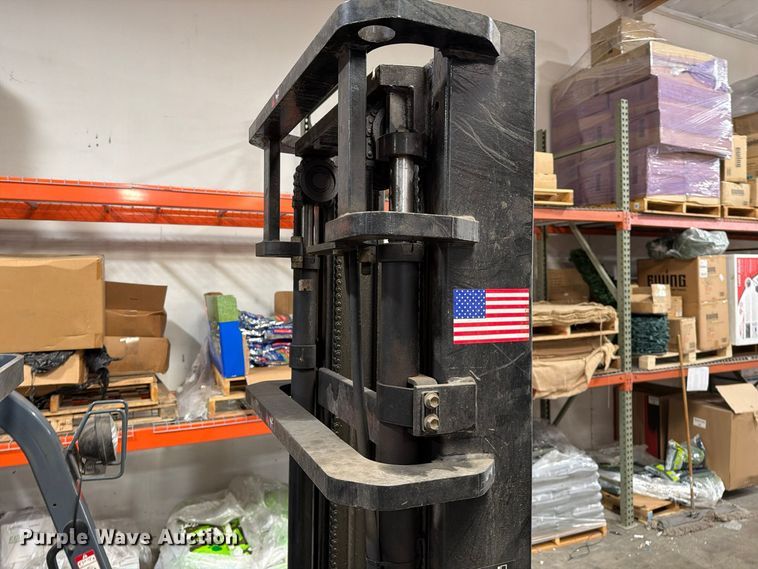 image for item FI2107 2001 Toyota 7FGU18 forklift