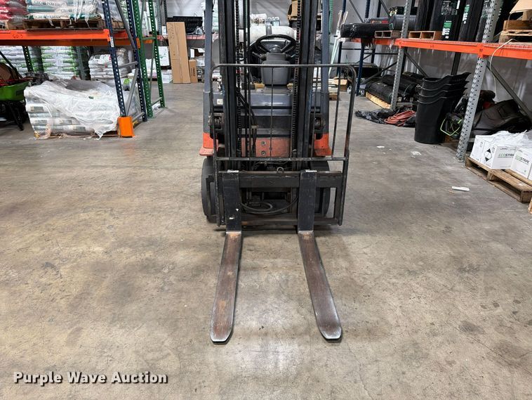 image for item FI2107 2001 Toyota 7FGU18 forklift