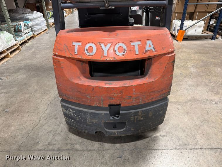 image for item FI2107 2001 Toyota 7FGU18 forklift