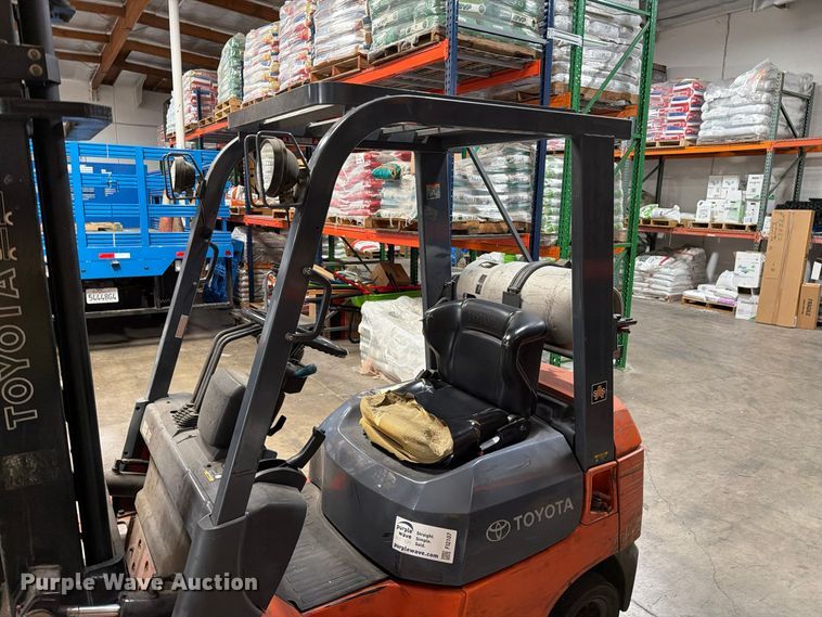 image for item FI2107 2001 Toyota 7FGU18 forklift
